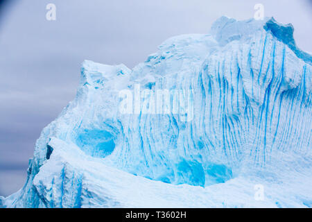 Un iceberg à Neko Harbour dans la péninsule antarctique, Paradise Bay. Banque D'Images