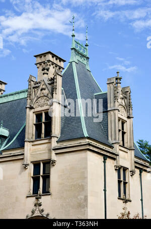 Biltmore House clocher, toit, fenêtres et boiseries featurers, Asheville, Caroline du Nord, États-Unis, 2017. Banque D'Images