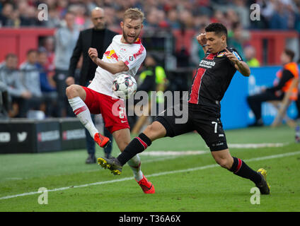 Leverkusen, Allemagne, 6 avril 2019, Bundesliga, Bayer Leverkusen 04 vs RB Leipzig : Konrad Laimer (Leipzig), Paulinho (B04) à la concurrence. Banque D'Images