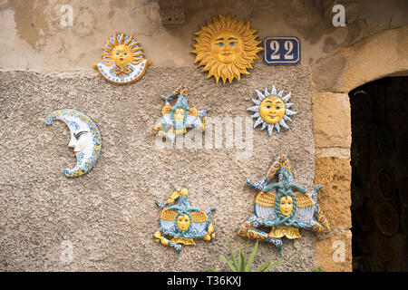 L'art de la céramique traditionnelle par des marches de Scala Santa Maria del Monte Escalier à Caltagirone, Sicile Banque D'Images