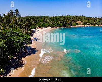 Hiriketiya Beach au Sri Lanka vue aérienne paysage Banque D'Images