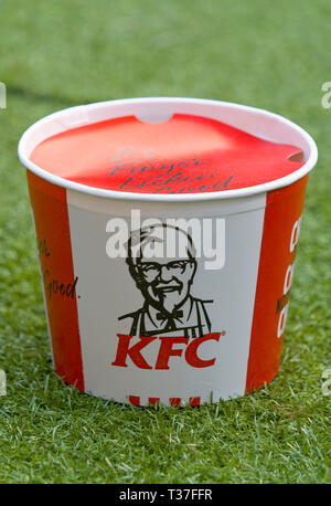 Ou KFC Kentucky Fried Chicken Bargain Bucket Banque D'Images