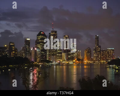 Photo de nuit de la capitale du Queensland, Brisbane Banque D'Images