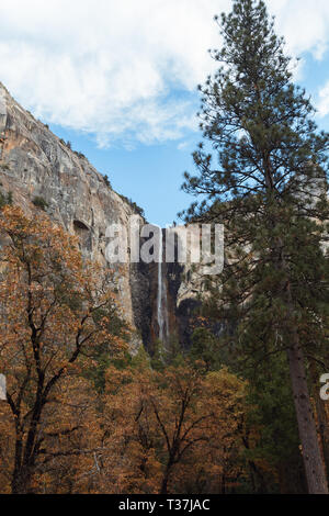 Bridalveil Falls à l'automne à Yosemite Banque D'Images