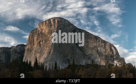 El Capitan dans le Parc National de Yosemite en automne Banque D'Images