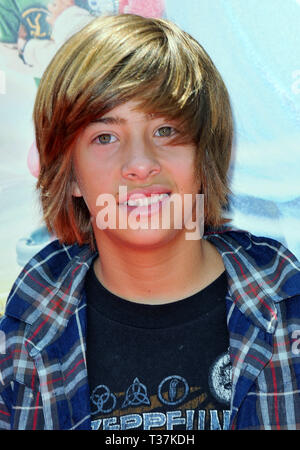 Jimmy Bennett - Shorts Premiere au Chinese Theatre de Los Angeles.BennettJimmy 34 Red Carpet Event, Vertical, USA, Cinéma, Célébrités, photographie, Bestof, Arts, Culture et divertissement, Célébrités Topix fashion / Vertical, Best of, événement dans la vie d'Hollywood, Californie - Tapis rouge et en backstage, USA, Cinéma, Célébrités, cinéma, télévision, Célébrités célébrités musique, photographie, Arts et culture, Bestof, divertissement, Topix headshot, vertical, une personne, à partir de l'an 2009, enquête tsuni@Gamma-USA.com Banque D'Images