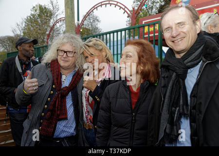 Paris, France, 5 avril 2019.Pascal Leprince(R), un invité, Caroline Margeridon, Pierre Jean Chalencon(L) assister à l'inauguration de la Foire du Trone Banque D'Images