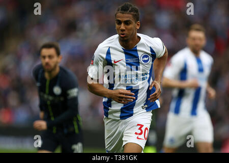 Londres, Royaume-Uni. 06 avr, 2019. Bernardo de Brighton & Hove Albion ressemble sur.l'unis en FA Cup, demi-finale, Manchester City v Brighton & Hove Albion au stade de Wembley à Londres le samedi 6 avril 2019. Cette image ne peut être utilisé qu'à des fins rédactionnelles. Usage éditorial uniquement, licence requise pour un usage commercial. Aucune utilisation de pari, de jeux ou d'un seul club/ligue/dvd publications . Crédit : Andrew Orchard la photographie de sport/Alamy Live News Banque D'Images