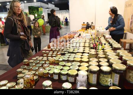 Malaga, Espagne. 06 avr, 2019. Salon de la vie saine et durable, Natura MÃ¡FYCMA Laga, organisé par (Palais des foires et congrès de Malaga), des appels à partir de demain, vendredi 5 et jusqu'à dimanche, le 7 avril, toutes les personnes intéressées à profiter d'un week-end dédié au bien-être personnel et physique, l'apprentissage de bonnes directives et le développement de techniques d'assumer la responsabilité d'habitudes l'environnement et avec le soin de l'environnement. De cette façon, l'exposition a un agenda de plus de 120 activités parallèles, parmi lesquels se distinguent les ateliers pratiques, entretiens spécialisés ou pr Banque D'Images