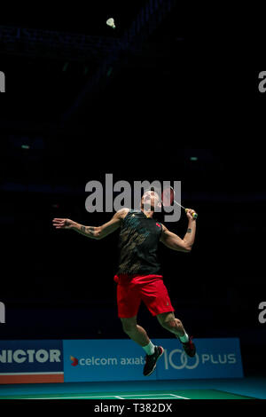 Kuala Lumpur, Malaisie. Apr 7, 2019. Lin Dan de Chine hits un retour lors de la finale du tournoi contre Chen long de la Chine à l'Open de Malaisie à Kuala Lumpur, Malaisie, le 7 avril 2019. Lin Dan a soutenu le titre 2-1. Credit : Zhu Wei/Xinhua/Alamy Live News Banque D'Images