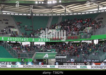 Wolfsburg, Allemagne. 06 avr, 2019. firo : 06.04.2019 Football, 1.Bundesliga, la saison 2018/2019 VfL Wolfsburg - Hanovre 96 Hanovre, fans, les Ultras, dans le monde de l'utilisation | Credit : dpa/Alamy Live News Banque D'Images