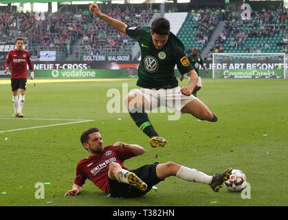 Wolfsburg, Allemagne. 06 avr, 2019. firo : 06.04.2019 Football, 1.Bundesliga, la saison 2018/2019 VfL Wolfsburg - Hanovre 96, les duels, plein la figure, l'utilisation de crédit dans le monde entier | : dpa/Alamy Live News Banque D'Images