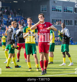 ZWOLLE, Mac3Park Stadium, 07-04-2019 La saison 2018 / 2019 , , néerlandais Eredivisie. résultat final 5-0, les joueurs Fortuna découragée après le jeu de Fortuna Sittard player Kai Heerings (M) et Fortuna Sittard Alexei gardien Koselev (t) au cours du match PEC Zwolle - Fortuna SIttard Banque D'Images