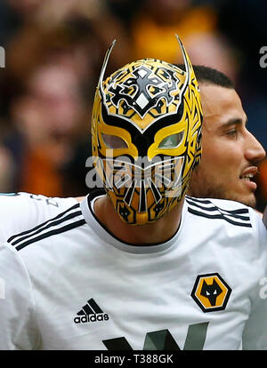 Londres, Royaume-Uni. 07Th avr, 2019. Wolverhampton Wanderers' Raul Jimenez célèbre marquant son deuxième but de côtés avec un masque de loup au cours de la FA Cup match demi-finale unis entre Watford et Wolverhampton Wanderers au Stade de Wembley, Londres, Royaume-Uni le 07 avril 2019. Action Crédit : Foto Sport/Alamy Vivre NewsEditorial uniquement, licence requise pour un usage commercial. Aucune utilisation de pari, de jeux ou d'un seul club/ligue/player publication. Action Crédit : Foto Sport/Alamy Live News Banque D'Images