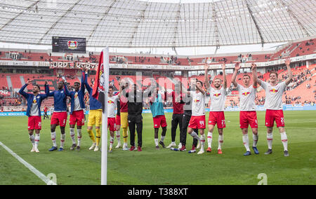 Leverkusen, Allemagne. 07Th avr, 2019 L'équipe de jubilation finale. L'équipe de soccer,, 1.Bundesliga, 28.journée, Bayer 04 Leverkusen (LEV) - RB Leipzig (L) 2 : 4, le 04/06/2019 à Leverkusen/Allemagne. # #  DFL règlement interdit toute utilisation des photographies comme des séquences d'images et/ou quasi-vidéo # #  € | utilisée dans le monde entier : dpa Crédit/Alamy Live News Banque D'Images