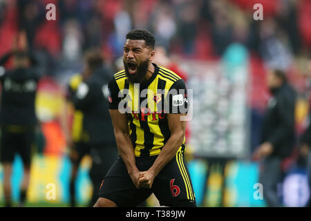 Londres, Royaume-Uni. 07Th avr, 2019. Adrian Mariappa de Watford célèbre sa victoire équipes à la fin de la partie. L'unis en FA Cup, demi-finale, Watford v Wolverhampton Wanderers au Stade de Wembley à Londres le dimanche 7 avril 2019. Cette image ne peut être utilisé qu'à des fins rédactionnelles. Usage éditorial uniquement, licence requise pour un usage commercial. Aucune utilisation de pari, de jeux ou d'un seul club/ligue/dvd publications pic par Andrew Andrew/Verger Verger la photographie de sport/Alamy live news Crédit : Andrew Orchard la photographie de sport/Alamy Live News Banque D'Images