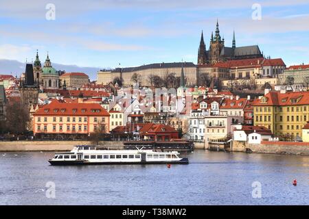 Le Château de Prague vue du pont Charles à Prague, République Tchèque Banque D'Images