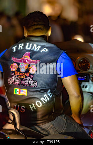 Daytona Beach, FL - 12 mars 2016 : Mexican American Biker participant à la 75e Semaine annuelle de vélo à la plage la plus célèbre du monde. Banque D'Images