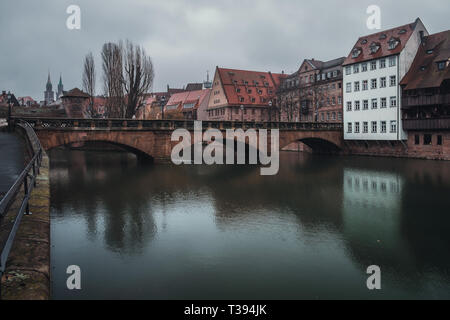 Janvier 2019. Max Brucke (le pont) sur la rivière Pegnitz, Nuremberg, Bavière, Allemagne Banque D'Images