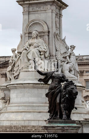 Queen Victoria Memorial à l'extérieur de Buckingham Palace, The Mall, Londres, Samedi, Mars 23, 2019.Photo : David Rowland / One-Image.com Banque D'Images