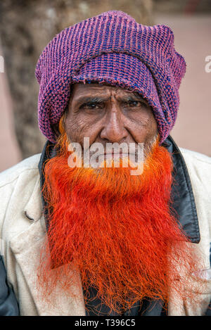Homme avec barbe teints avec du safran, District de Bogra Rajshahi, Division, Bangladesh Banque D'Images