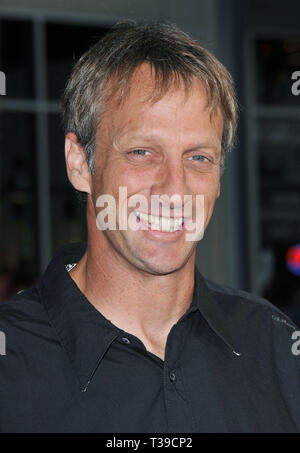 Tony Hawk - Inglourious Basterds Première au Chinese Theatre de Los Angeles.HawkTony 85 Red Carpet Event, Vertical, USA, Cinéma, Célébrités, photographie, Bestof, Arts, Culture et divertissement, Célébrités Topix fashion / Vertical, Best of, événement dans la vie d'Hollywood, Californie - Tapis rouge et en backstage, USA, Cinéma, Célébrités, cinéma, télévision, Célébrités célébrités musique, photographie, Arts et culture, Bestof, divertissement, Topix headshot, vertical, une personne, à partir de l'an 2009, enquête tsuni@Gamma-USA.com Banque D'Images