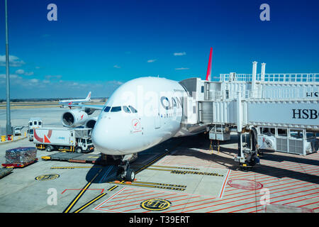 Melbourne, Australie - 18 mars 2019 : un avion A380 de Qantas dans sa baie à l'aéroport Tullamarine de Melbourne à Victoria, Australie Banque D'Images