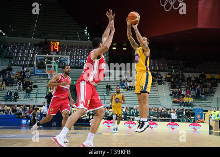 Darington Hobson, Marco Cusin,Tyler Cain et Thomas Scrubb sont vus en action au cours de l'Euro-cup match entre Torino et Openjobmetis Fiat Auxilium de Varèse. Auxilium Fiat Torino remporté 72-66 Plus de Varèse. Banque D'Images