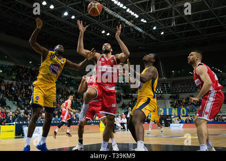 Darington Hobson, Marco Cusin,Tyler Cain et Thomas Scrubb sont vus en action au cours de l'Euro-cup match entre Torino et Openjobmetis Fiat Auxilium de Varèse. Auxilium Fiat Torino remporté 72-66 Plus de Varèse. Banque D'Images