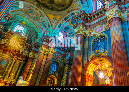 POZNAN, POL - NOV 27, 2018 : Intérieur de Fara, Basilique Sainte-Marie à Poznan, Pologne Banque D'Images