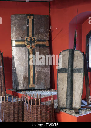 MALBORK, Pologne - 15 août, 2013 : les boucliers de l'Ordre Teutonique historique exposé au musée de l'Ordre Teutonique le château de Malbork, Pologne. Château de Malbork est l Banque D'Images