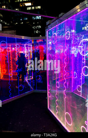 'Lumière' Heofon labyrinthe par Ben Busche de Canary Wharf Winter Lights Festival 2019, London, UK Banque D'Images