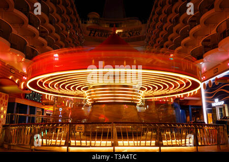 Carousel sur demande, l'harmonie de la mer, Royal Caribbean Cruise Ship Banque D'Images