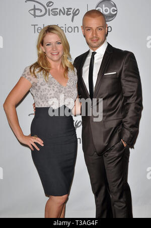 Melissa Joan Hart & Joseph Lawrence - ABC Disney  tca party au Beverly Hilton Hotel à Los Angeles.MelissaJoanHart JoeyLawrence 61 Événement dans la vie d'Hollywood, Californie - Red Carpet Event, USA, Cinéma, Célébrités, photographie, Bestof, Arts, Culture et divertissement, Célébrités, Mode Topix Meilleur de Hollywood, la vie, événement dans la vie d'Hollywood, Californie - Tapis rouge et en backstage, cinéma, télévision, célébrités, célébrités de la musique, des acteurs du Topix même film en salle, et la star ensemble. enquête de crédit, tsuni@Gamma-USA.com Tsuni / USA, 2010 - Groupe, télévision et film cast Banque D'Images