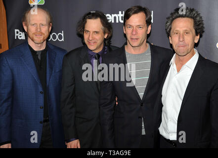 Ron Howard Jason       Katim David Nevins Brian Grazer  58 - Parenthood une première mondiale à la DGA Theatre de Los Angeles.Ron Howard Jason       Katim David Nevins Brian Grazer  58 Événement dans la vie d'Hollywood, Californie - Red Carpet Event, USA, Cinéma, Célébrités, photographie, Bestof, Arts, Culture et divertissement, Célébrités, Mode Topix Meilleur de Hollywood, la vie, événement dans la vie d'Hollywood, Californie - Tapis rouge et en backstage, cinéma, télévision, célébrités, célébrités de la musique, des acteurs du Topix même film en salle, et la star ensemble. enquête de crédit, tsuni@Gamma-USA.com Tsuni / USA, Banque D'Images