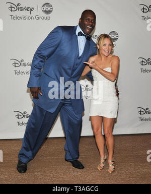 Shaquille O'Neal & Andrea Anders ABC - Disney  tca party au Beverly Hilton Hotel à Los Angeles.ShaquilleONeal AndreaAnders 66 Événement dans la vie d'Hollywood, Californie - Red Carpet Event, USA, Cinéma, Célébrités, photographie, Bestof, Arts, Culture et divertissement, Célébrités, Mode Topix Meilleur de Hollywood, la vie, événement dans la vie d'Hollywood, Californie - Tapis rouge et en backstage, cinéma, télévision, célébrités, célébrités de la musique, des acteurs du Topix même film en salle, et la star ensemble. enquête de crédit, tsuni@Gamma-USA.com Tsuni / USA, 2010 - Groupe, télévision et film cast Banque D'Images