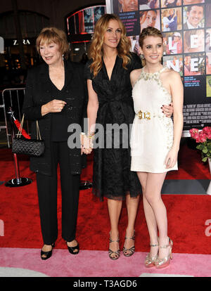 Shirley Maclaine     Julia Roberts Emma Roberts - ValentineÕs  55 Premiere Journée au Chinese Theatre de Los Angeles.Shirley Maclaine     Julia Roberts Emma Roberts  55 Événement dans la vie d'Hollywood, Californie - Red Carpet Event, USA, Cinéma, Célébrités, photographie, Bestof, Arts, Culture et divertissement, Célébrités, Mode Topix Meilleur de Hollywood, la vie, événement dans la vie d'Hollywood, Californie - Tapis rouge et en backstage, cinéma, télévision, célébrités, célébrités de la musique, des acteurs du Topix même film en salle, et la star ensemble. enquête de crédit, tsuni@Gamma-USA.com Tsuni / USA, 201 Banque D'Images