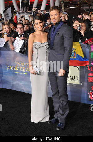 Nikki Reed et Kellan Lutz à la TWILIGHT SAGA BREAKING DAWN - PARTIE 2 Première Mondiale au Nokia Theatre de Los Angeles.une  Nikki Reed et Kellan Lutz  164 cas à Hollywood Life - Californie, Red Carpet Event, USA, Cinéma, Célébrités, photographie, Bestof, Arts, Culture et divertissement, Célébrités, Mode Topix Meilleur de Hollywood, la vie, événement dans la vie d'Hollywood, Californie - Tapis rouge et en backstage, cinéma, télévision, célébrités, célébrités de la musique, des acteurs du Topix même film en salle, et la star ensemble. enquête de crédit, tsuni@Gamma-USA.com Tsuni / USA, 2012 - Groupe, plat et m Banque D'Images