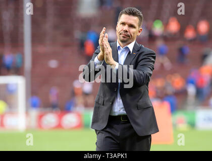 Cincinnati, Ohio, USA. Apr 7, 2019. FC Cincinnati coach Alan Koch après un match de soccer MLS FC entre Cincinnati et Sporting Kansas City à Nippert Stadium à Cincinnati, Ohio. Kevin Schultz/CSM/Alamy Live News Banque D'Images