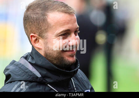 Cincinnati, Ohio, USA. Apr 7, 2019. Cincinnati FC entraîneur assistant Yoann Damet est tout sourire devant un match de foot entre FC MLS Cincinnati et Sporting Kansas City à Nippert Stadium à Cincinnati, Ohio. Kevin Schultz/CSM/Alamy Live News Banque D'Images