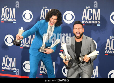 Las Vegas, USA. 7ème apr 2019. Duo de l'année lauréats Dan Shay poser dans la salle de presse pendant la 54e Academy of Country Music Awards at MGM Grand Hotel & Casino sur Avril 07, 2019 à Las Vegas, Nevada. Photo : imageSPACE/MediaPunch MediaPunch Crédit : Inc/Alamy Live News Banque D'Images