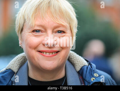 Westminster, London, UK. 08 avril 2019. MP du travail Angela Eagle dans le collège Green Zone de presse, portrait, sourire. Credit : Imageplotter/Alamy Live News Banque D'Images