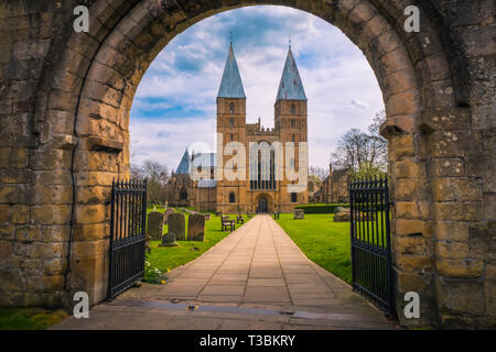 L'Ouest avant de Southwell Minster qui est l'église cathédrale de Limburg et remonte à la 11ème et 12ème siècles. Banque D'Images