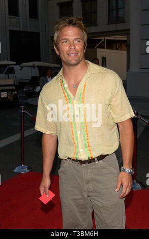 LOS ANGELES, CA. 25 juillet 2001 : l'acteur David CHOKACHI au Los Angeles première du TV film de James Dean. © Paul Smith/Featureflash Banque D'Images