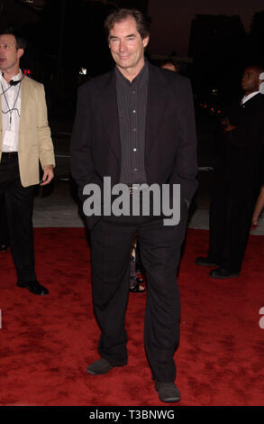 LOS ANGELES, CA. 14 août 2001 : l'acteur Timothy Dalton au Los Angeles premiere of American Outlaws. © Paul Smith/Featureflash Banque D'Images