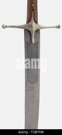 Un kilij Ottoman, 1re moitié du xixe siècle, généralement lourds seul tranchant, en forme de lame Damas wootz (persan). Médaillon sur l'autre face avec l'inscription "Dieu, le juge de toutes choses' au-dessus d'une représentation d'un lion. Sourates coraniques gravés sur le côté inverse. Restes de dorures sur le dos de la lame et l'autre face. Quillons en laiton plaqué argent. La corne de rhinocéros des échelles ayant un grip Grip argent gravé bracelet. Longueur 88 cm., historique, historique du 19ème siècle, Empire Ottoman, charriage, thrustings, lame, lames, Additional-Rights weapo mêlée,-Clearance-Info-Not-Available Banque D'Images