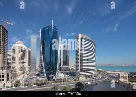 L'hôtel Movenpick et des bâtiments voisins, West Bay, Doha, Qatar Banque D'Images