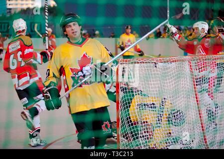 Bratislava, Slovaquie, du 11 au 14 novembre, 2010 : Maître de 1ère Coupe du Monde de Street & Ball Hockey - Le Canada contre l'Autriche Banque D'Images