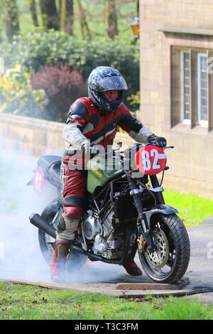 Chorley, Lancashire, Royaume-Uni. 7 avril, 2019. Hoghton Tower 43ème Sprint Moto. Rider 82 Bob Cornforth de Northwich équitation un TRX 850 Yamaha 1999 8560cc superbike moderne. Banque D'Images