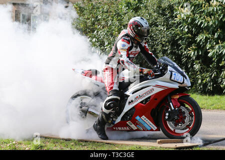 Chorley, Lancashire, Royaume-Uni. 7 avril, 2019. Hoghton Tower 43ème Sprint Moto. Rider 101 Alan Tinnion de Wigton équitation un 600cc 2003 J +L Yamaha RS. Banque D'Images